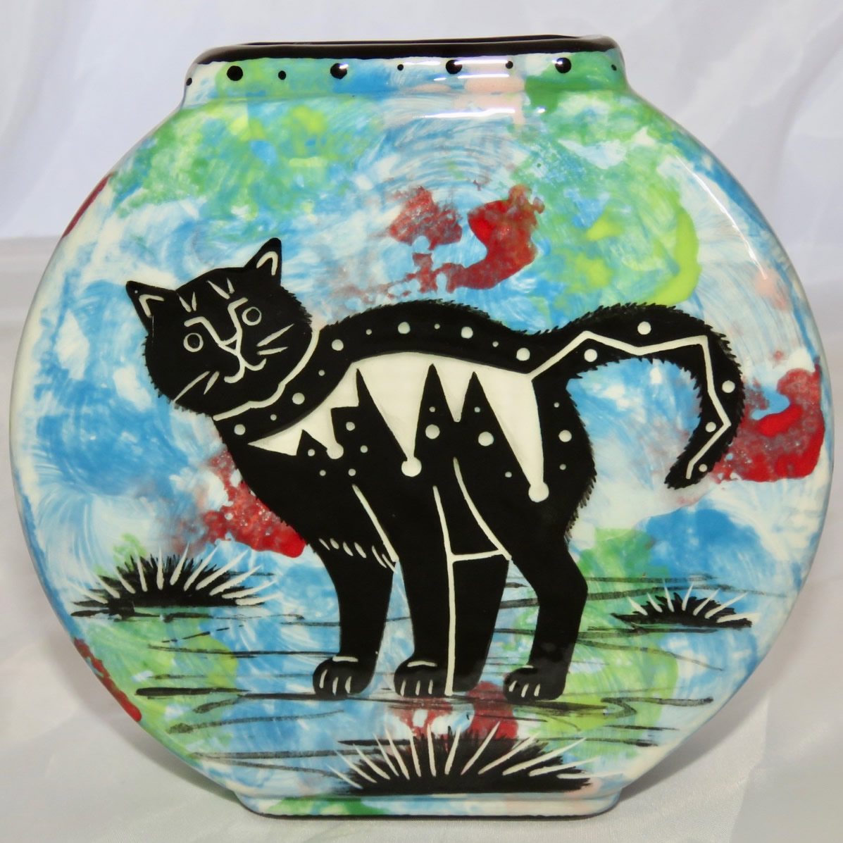 Mana Pottery pillow vase cat - front
