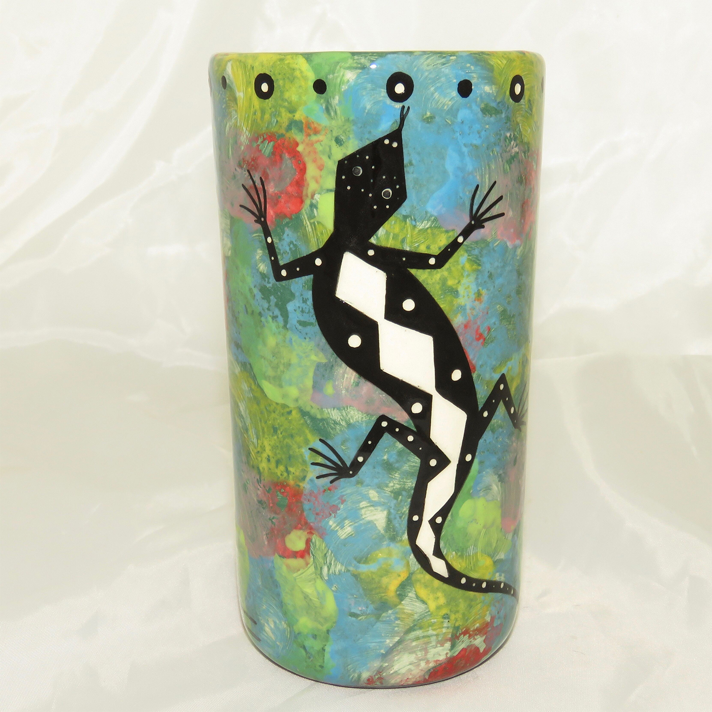 Tumbler with gecko on green