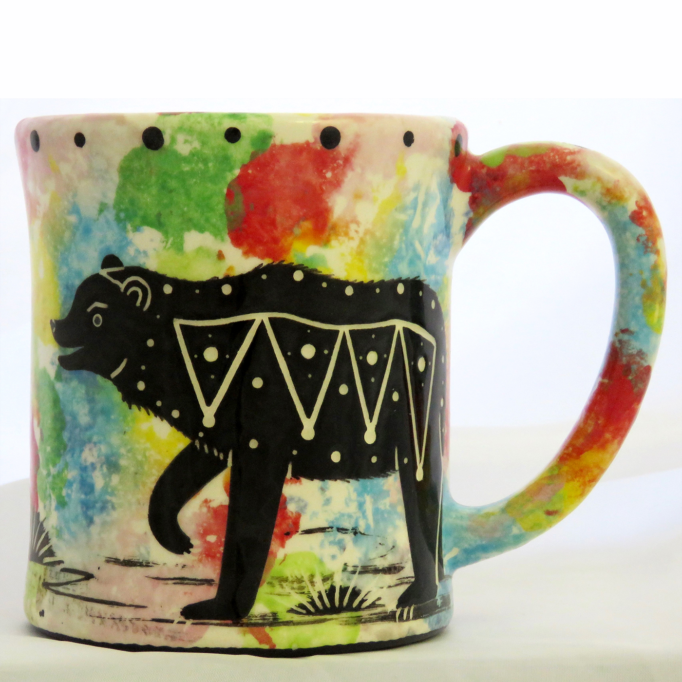 Mana Pottery e-mug with bear on confetti background
