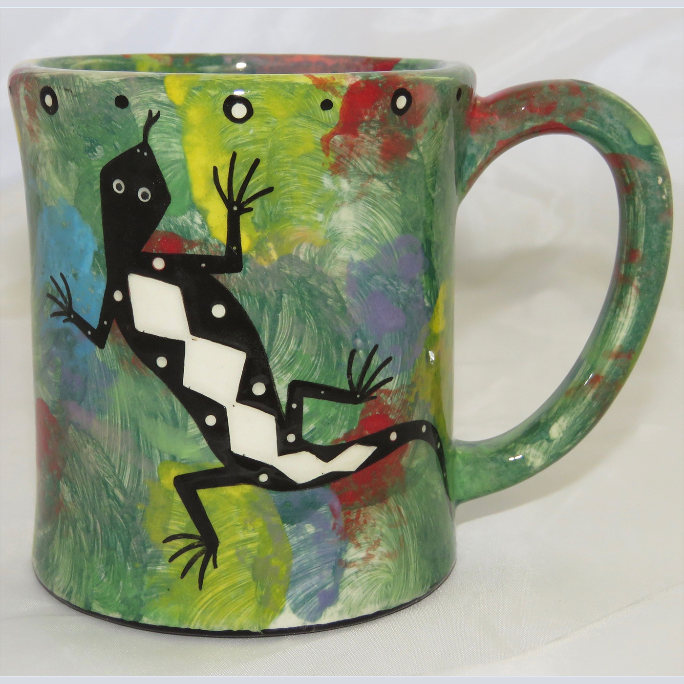 Mana Pottery e-mug featuring gecko on one side and native Aravaipa vegetation on reverse, on green background.