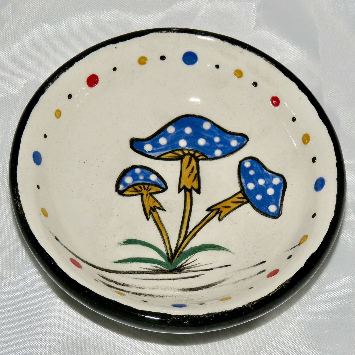 Mana Pottery teabag holder featuring three Psilocybin mushrooms with blue caps
