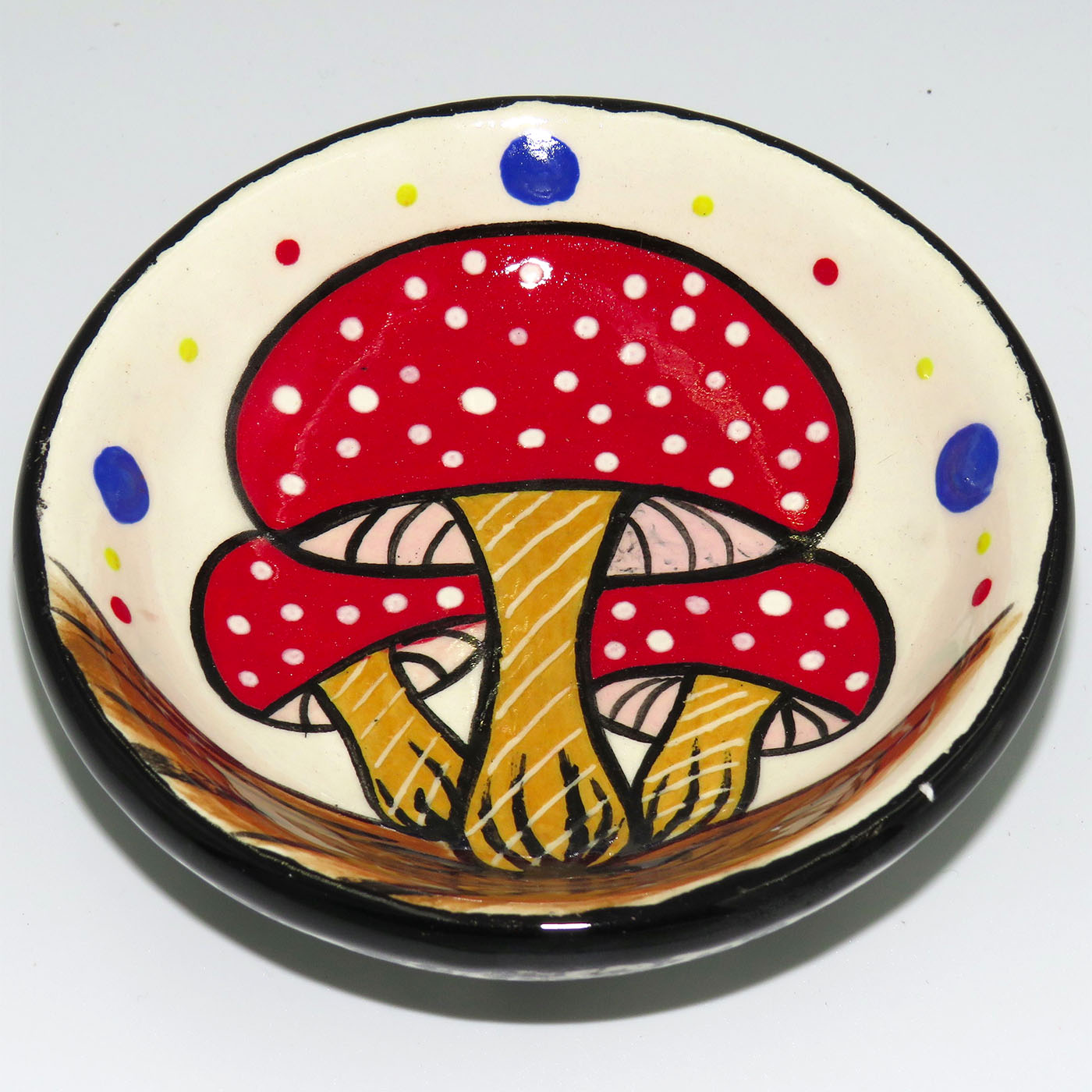 Mana Pottery teabag holder featuring Amanita mushroom trio.