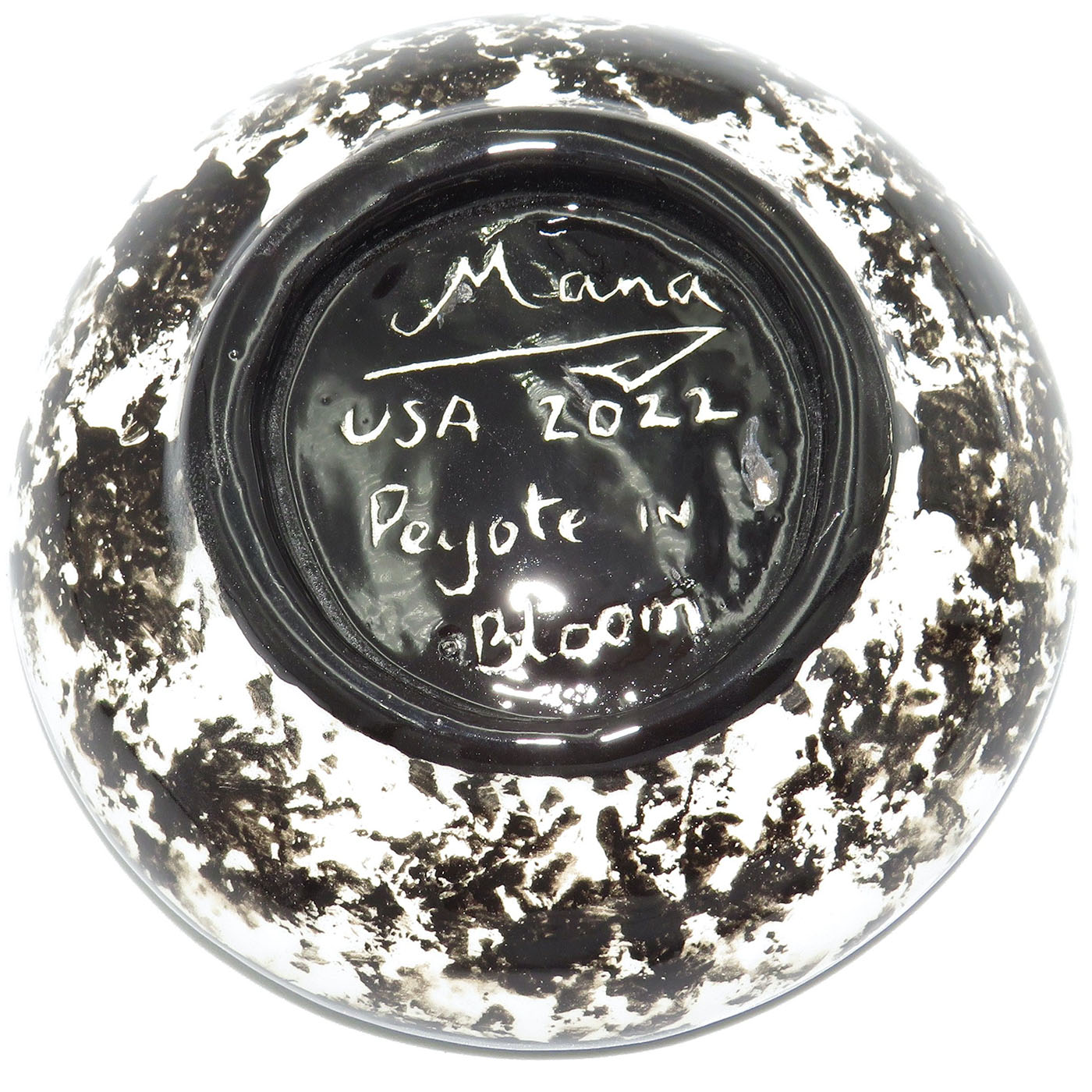 Mana Pottery teabag holder featuring Peyote in bloom and black & white marbled underside