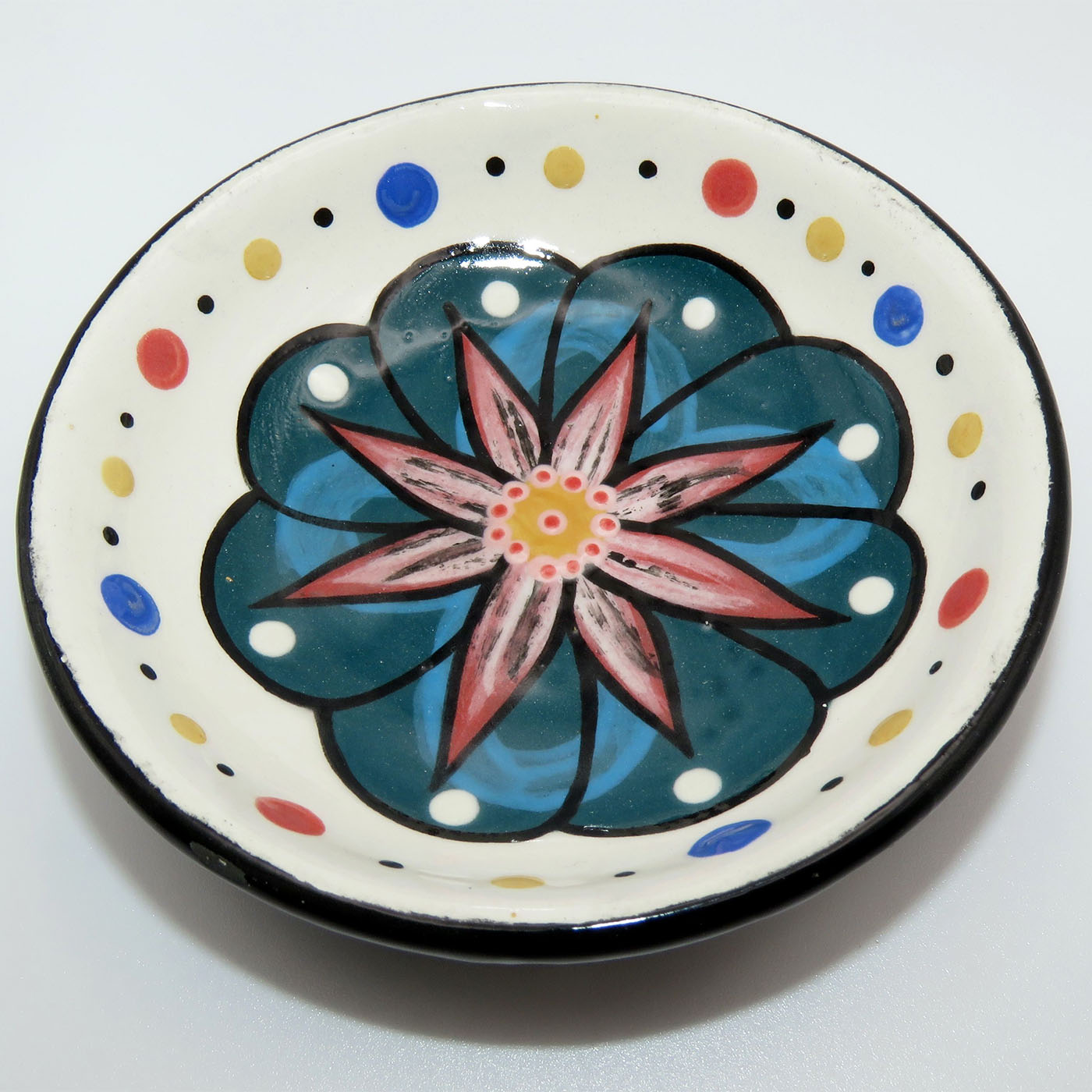Mana Pottery teabag holder featuring Peyote in bloom, with marbled black and white underside.