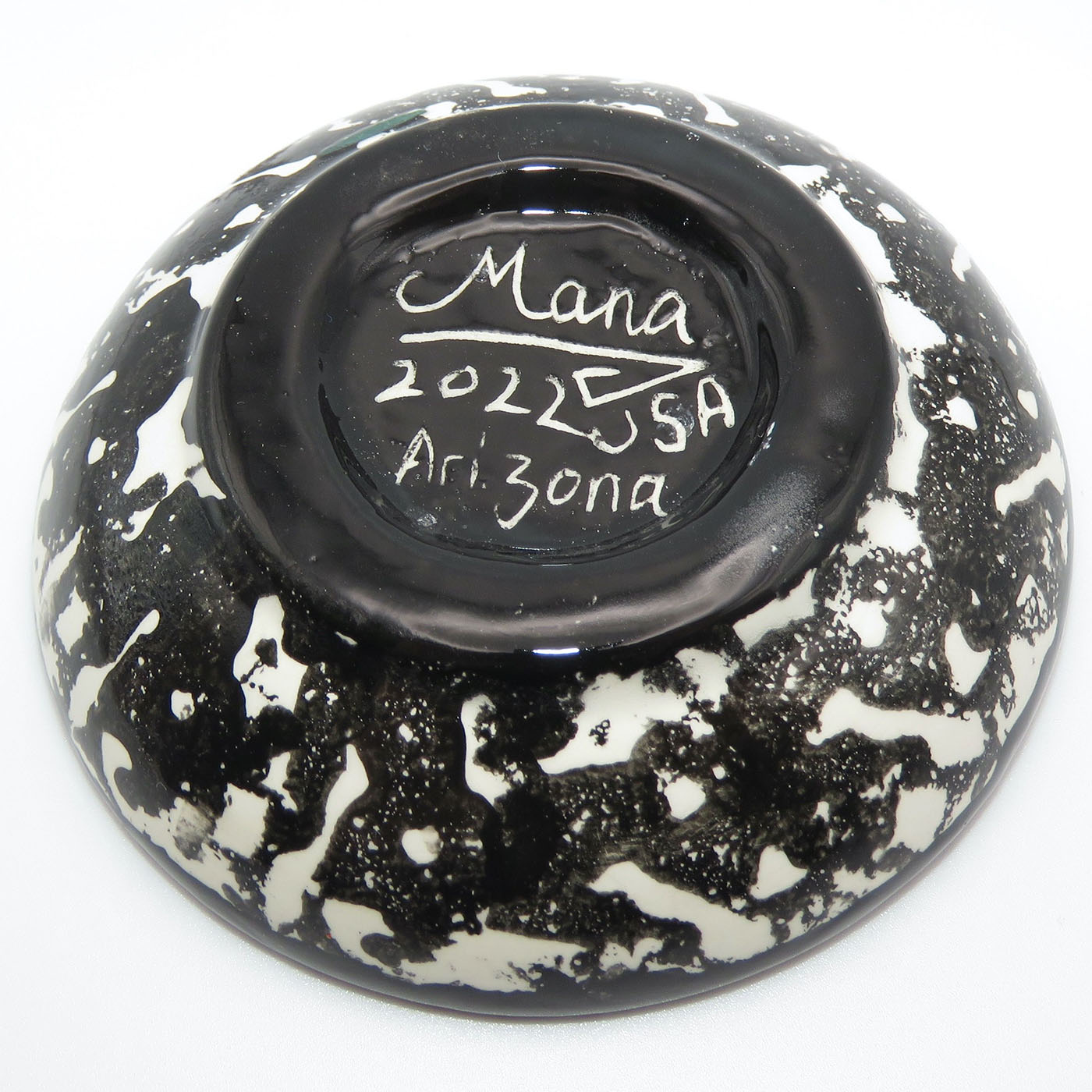 Mana Pottery teabag holder featuring Peyote in bloom, with marbled black and white underside.