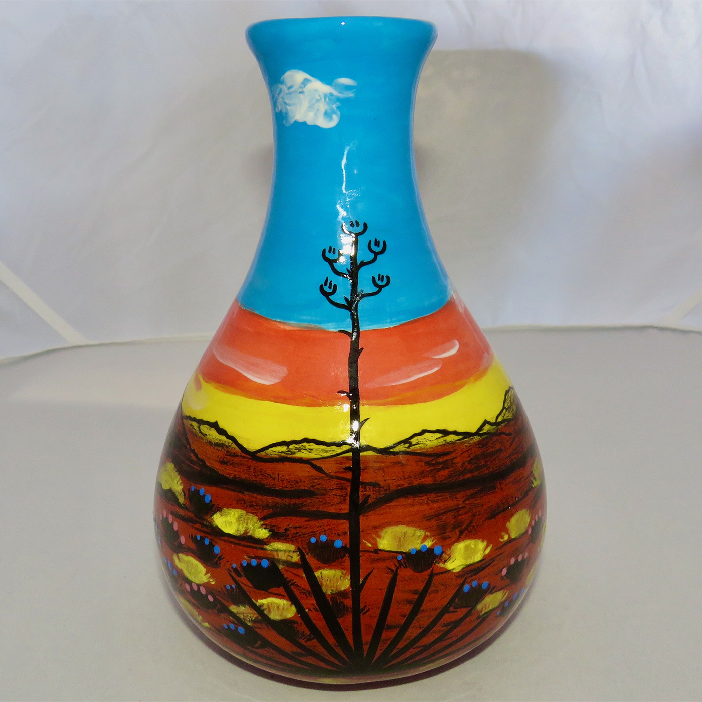 Mana Pottery Teardrop Vase featuring howling coyote against backdrop of desert and sky at the cusp of glorious day.