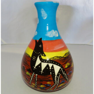 Mana Pottery Teardrop Vase featuring howling coyote against backdrop of desert and sky at the cusp of glorious day.
