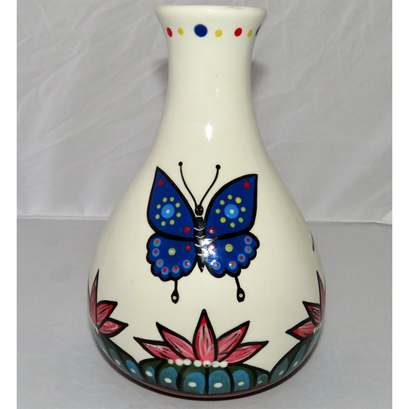Mana Pottery Teardrop Vase featuring a dragonfly and two butterflies hovering over blossoming Peyote