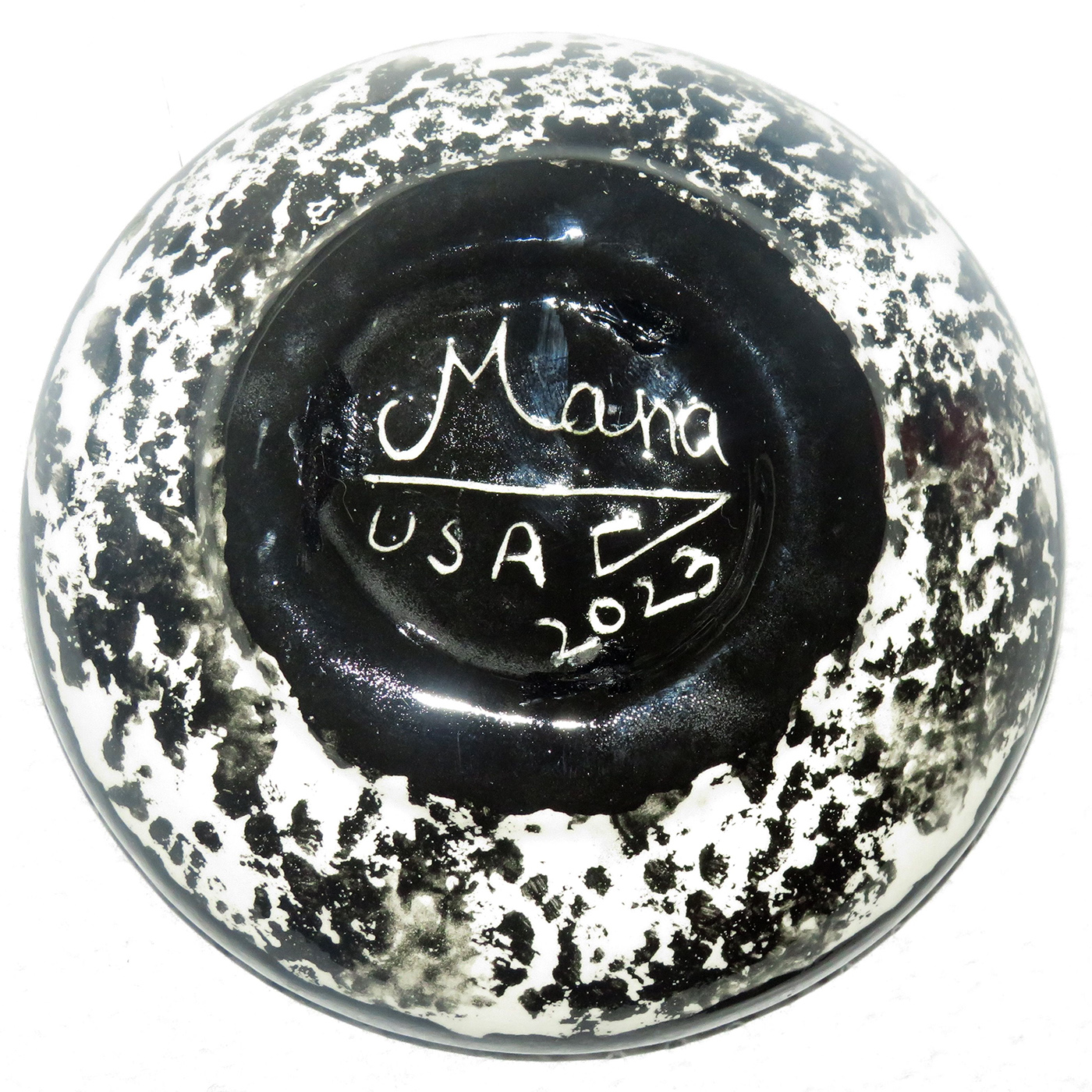Mana Pottery Holy Bowl featuring Dancing Peyote with gourd, and black and white marbled underside. This is the underside.
