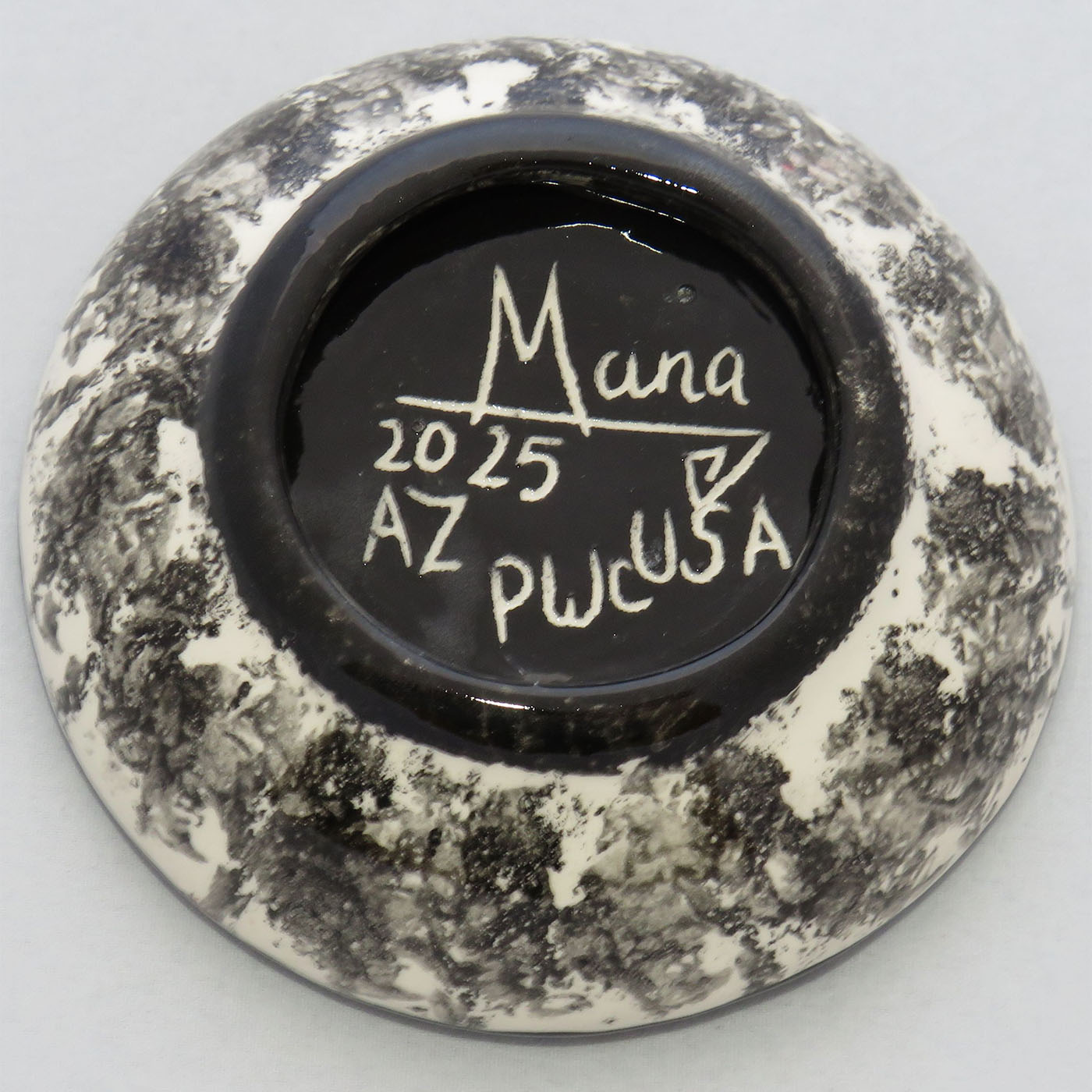 Image of Mana Pottery Holy Bowl featuring the Chakra Being on rose background. This view shows the black and white underside.